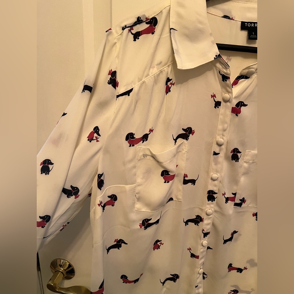 Torrid Ivory Madison Georgette Dachshund DOG Print Top Size 1 Classic Fit - Picture 6 of 9